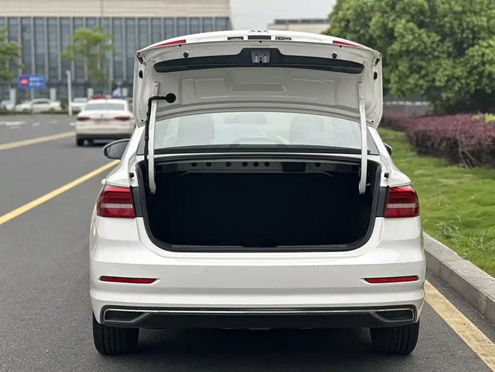 Volkswagen Lavida 2019 — фото 18