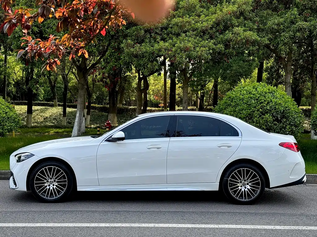 Mercedes-Benz C-Class 2023 — фото 3