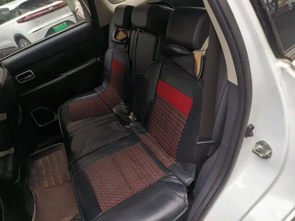 Mitsubishi Outlander 2017 — фото 13