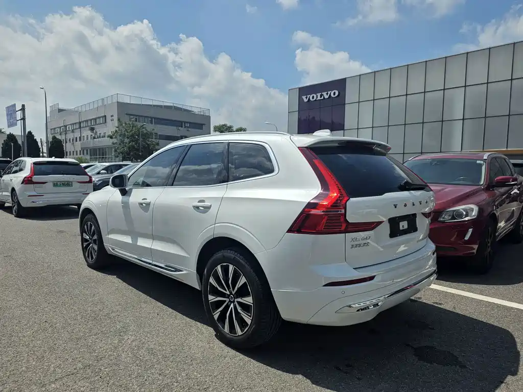Volvo XC60 2022 — фото 5