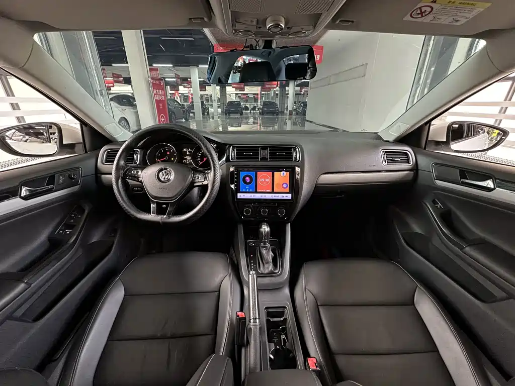 Volkswagen Sagitar 2018