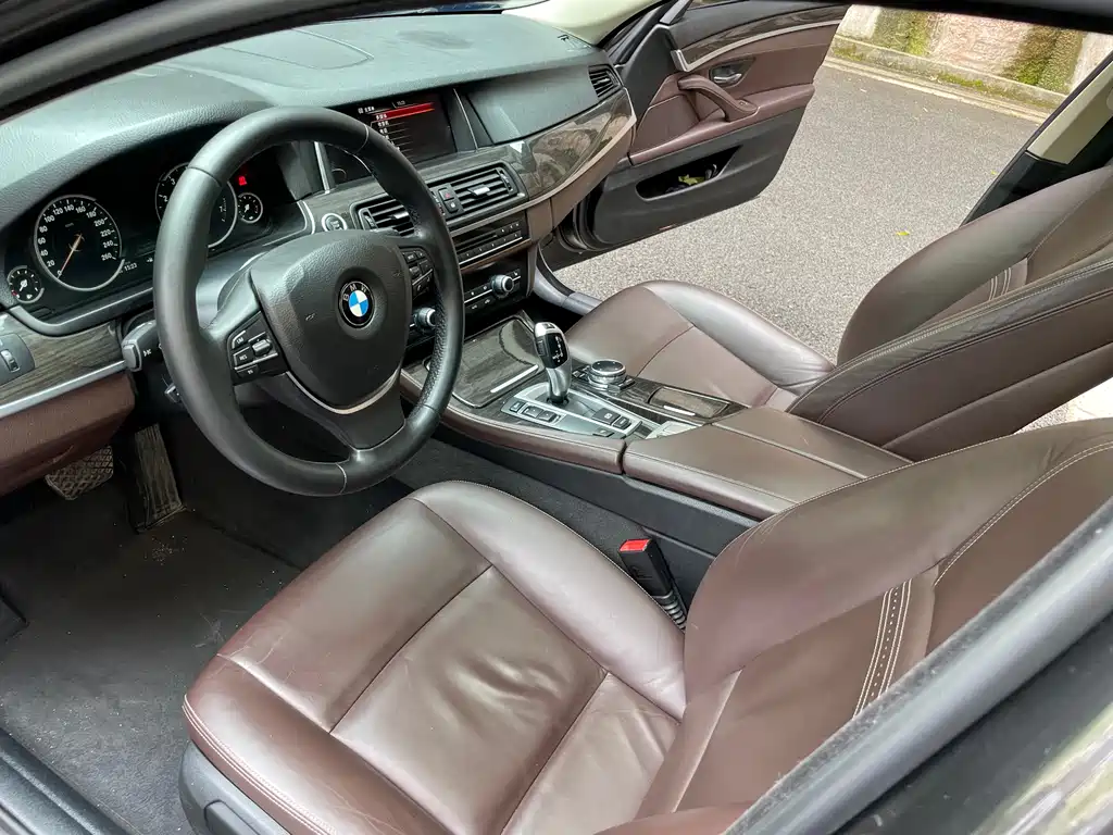 BMW 5 Series 2015 — фото 11
