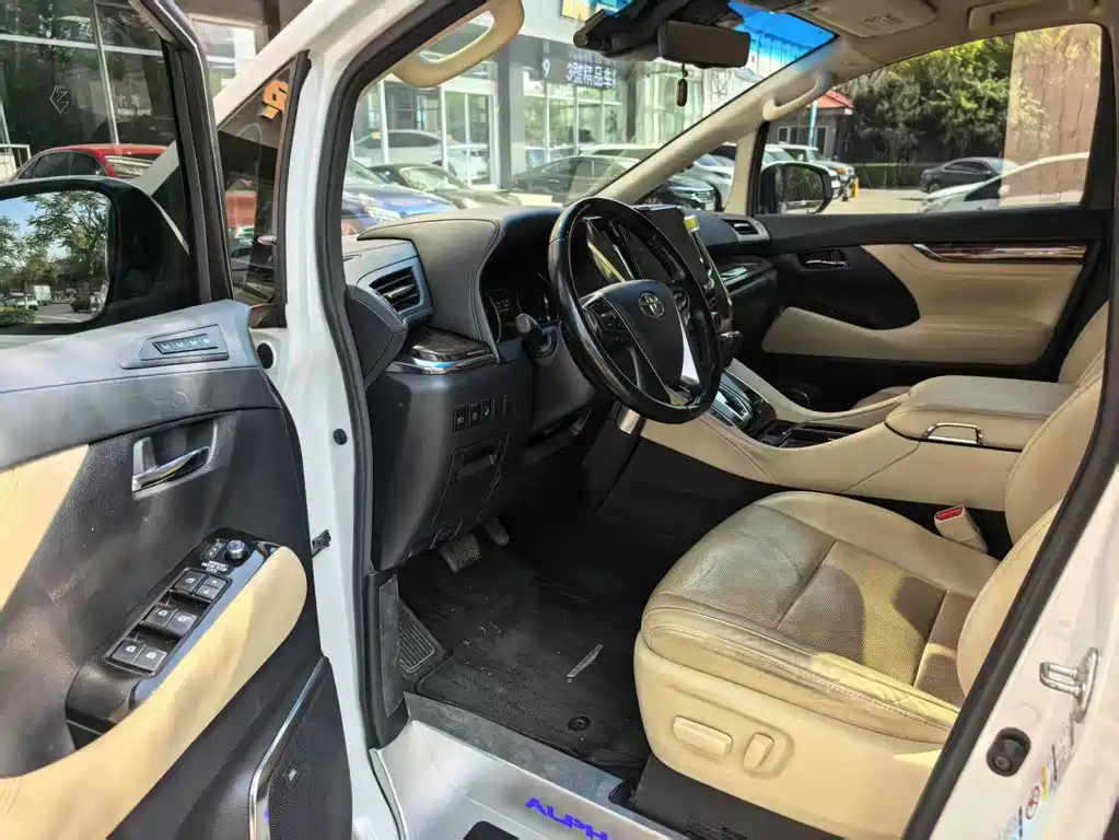 Toyota Alphard 2020 — фото 8