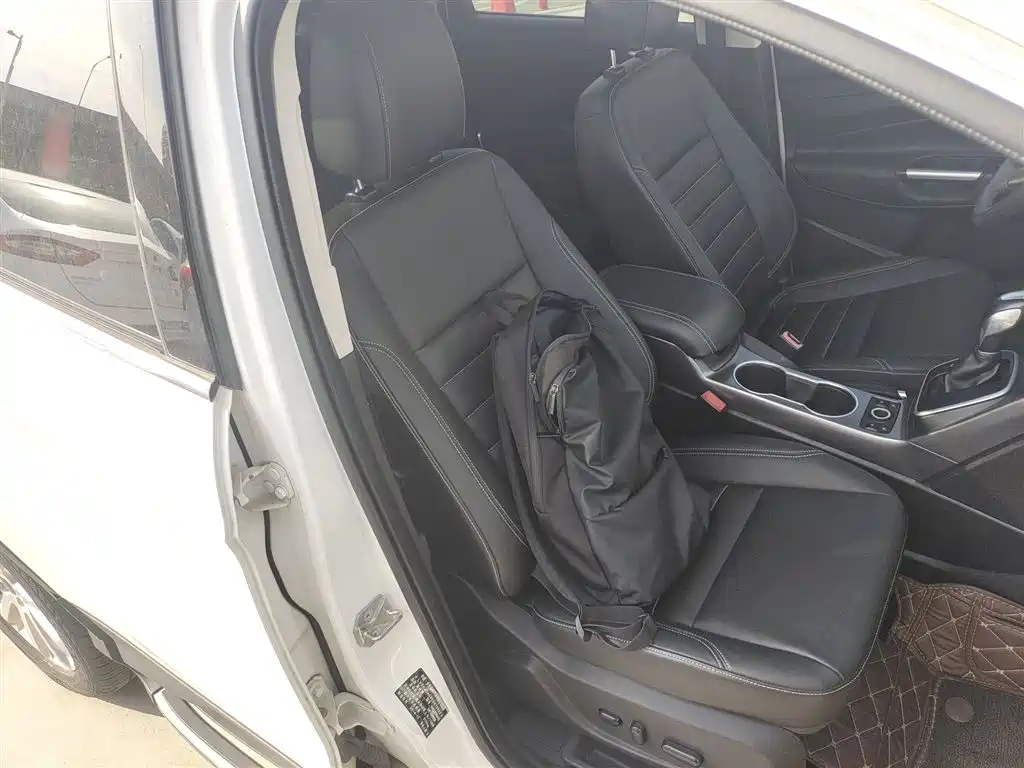 Ford Kuga 2015 — фото 25