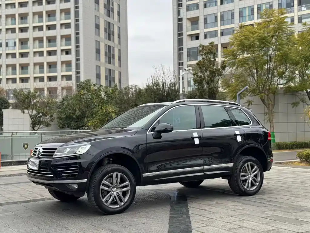 Volkswagen Touareg 2017 — фото 1