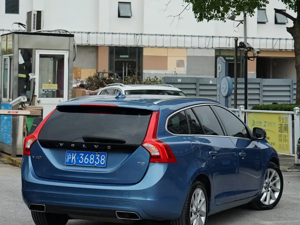 Volvo V60 2016 — фото 26