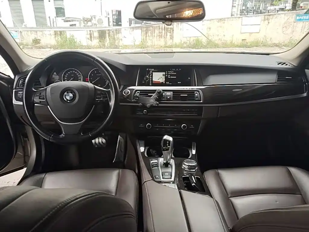 BMW 5 Series 2015 — фото 10
