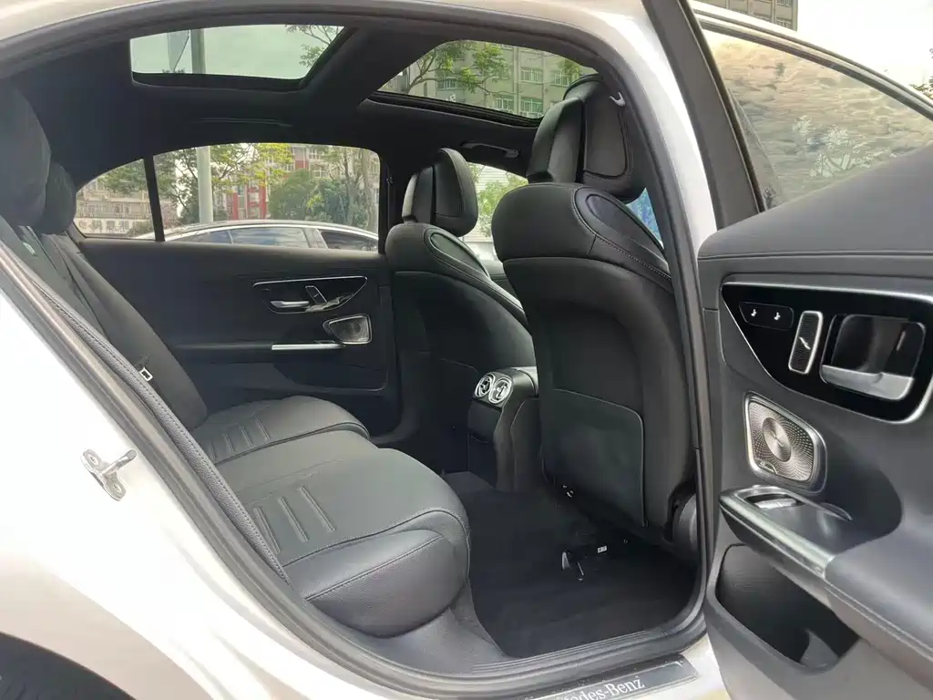 Mercedes-Benz C-Class 2023 — фото 9