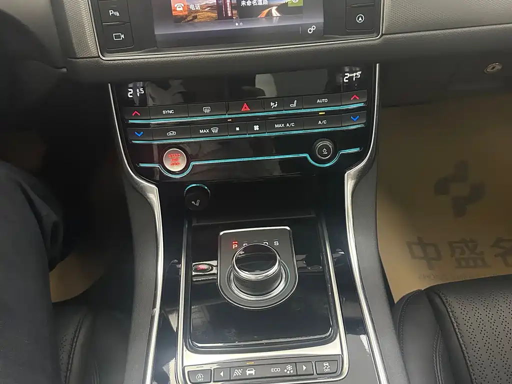 Jaguar XF 2019 — фото 15