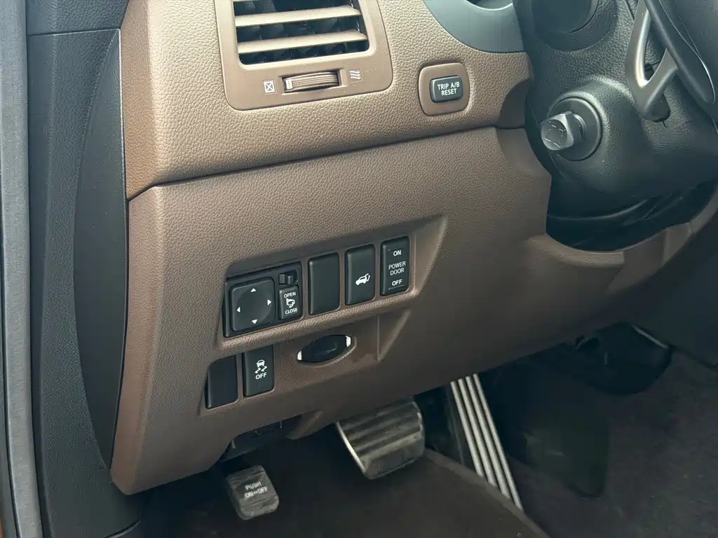 Infiniti QX70 2016 — фото 13