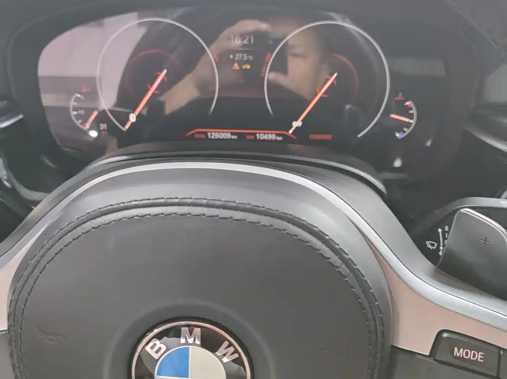BMW 5 Series 2019 — фото 10