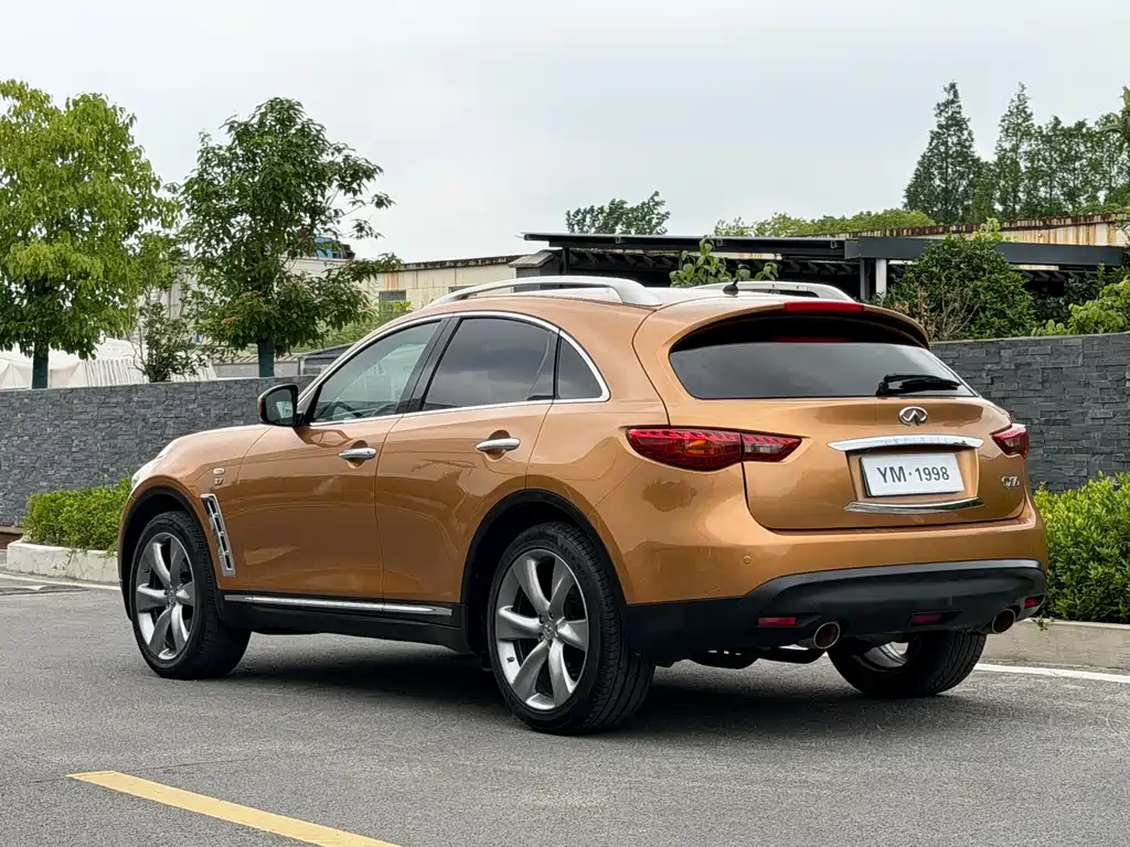 Infiniti QX70 2016