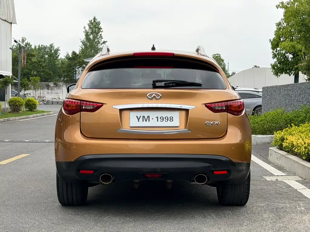 Infiniti QX70 2016