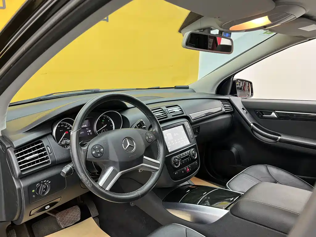 Mercedes-Benz R-Class 2017 — фото 8