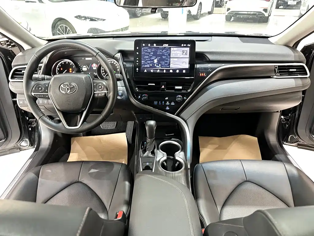 Toyota Camry 2024 — фото 4
