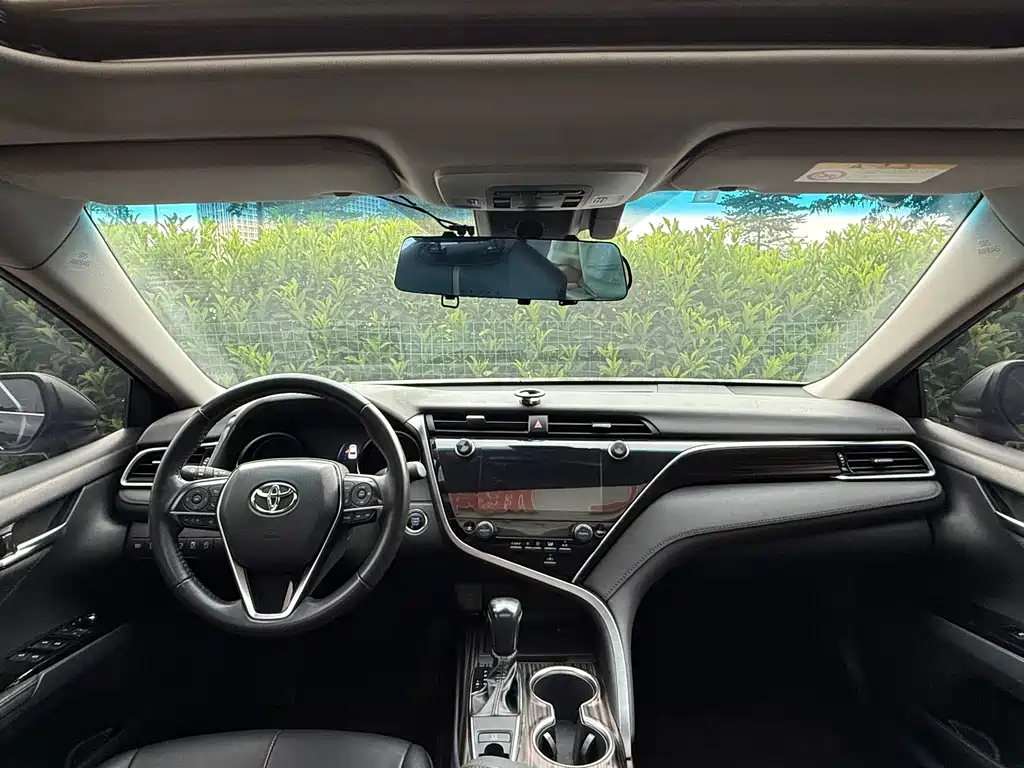 Toyota Camry 2021 — фото 16