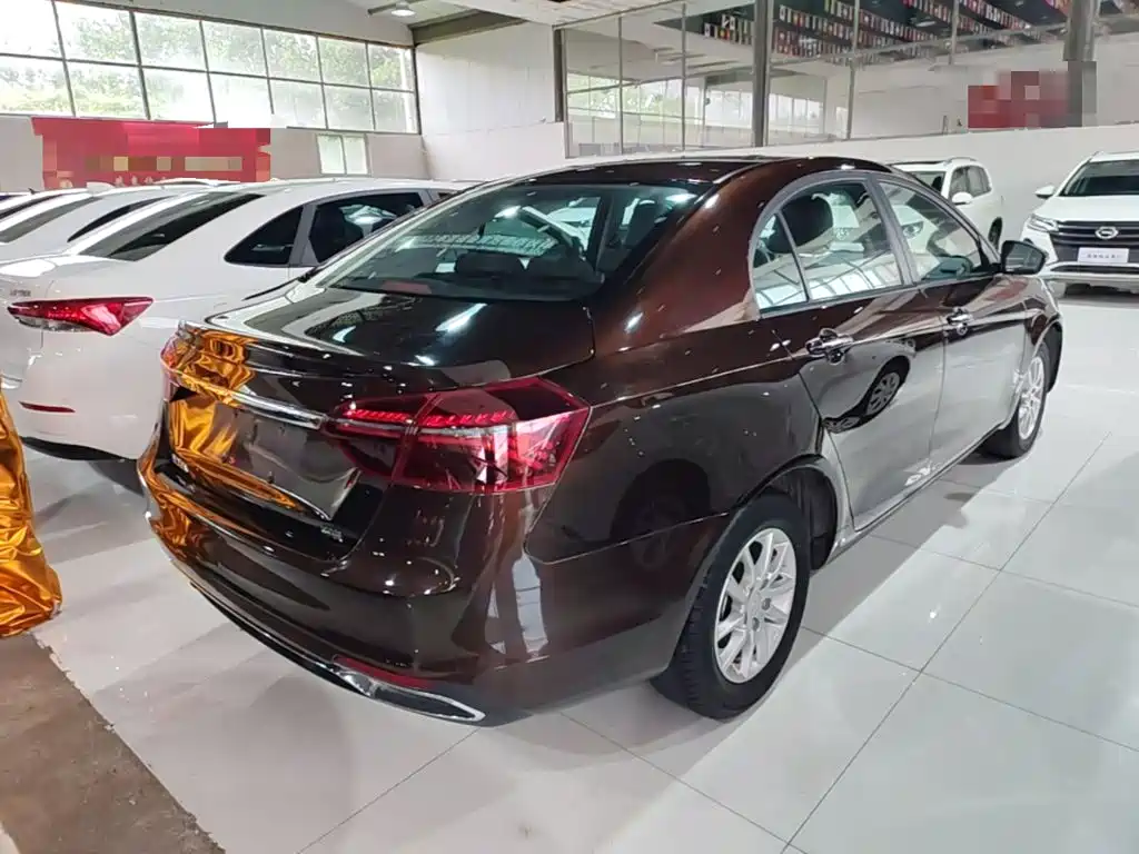 Geely Emgrand 2021