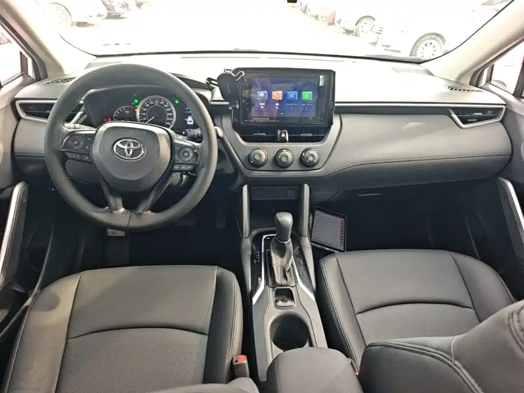 Toyota Corolla Cross 2023 — фото 10