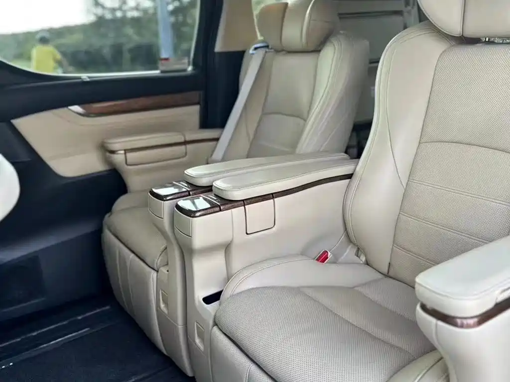 Toyota Alphard 2017 — фото 19