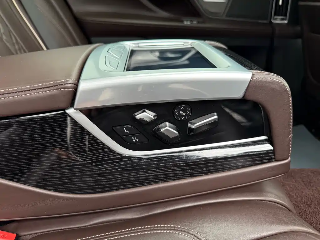 BMW 7 Series 2020 — фото 10
