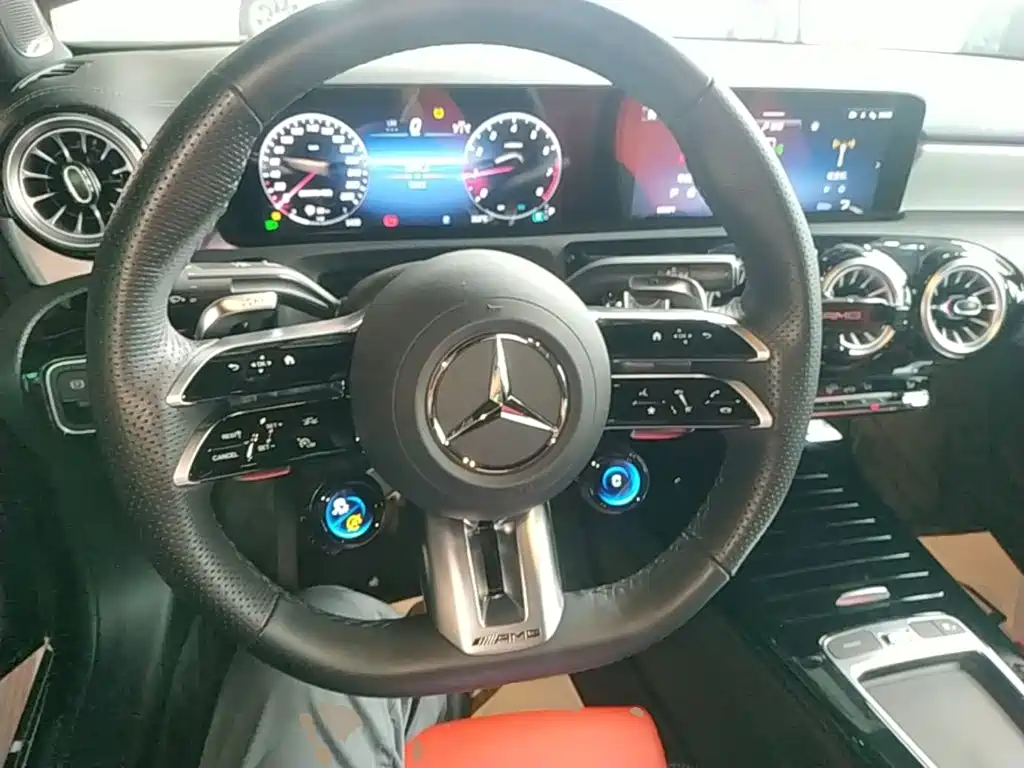 Mercedes-Benz A-Class AMG 2025 — фото 11