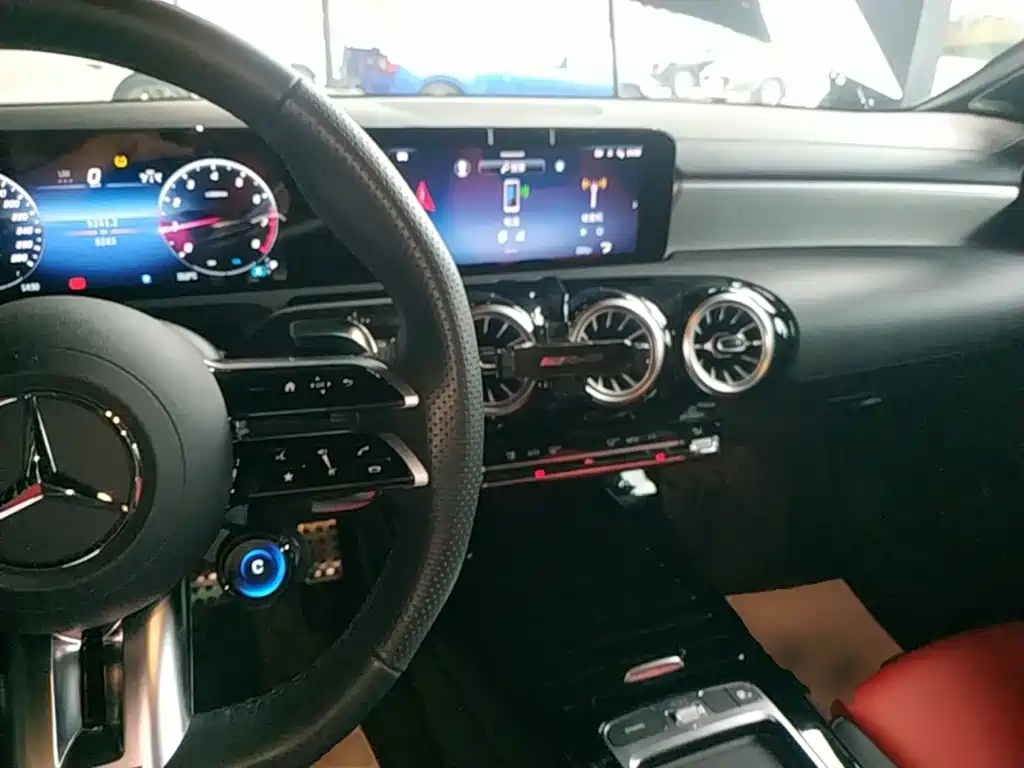 Mercedes-Benz A-Class AMG 2025 — фото 10
