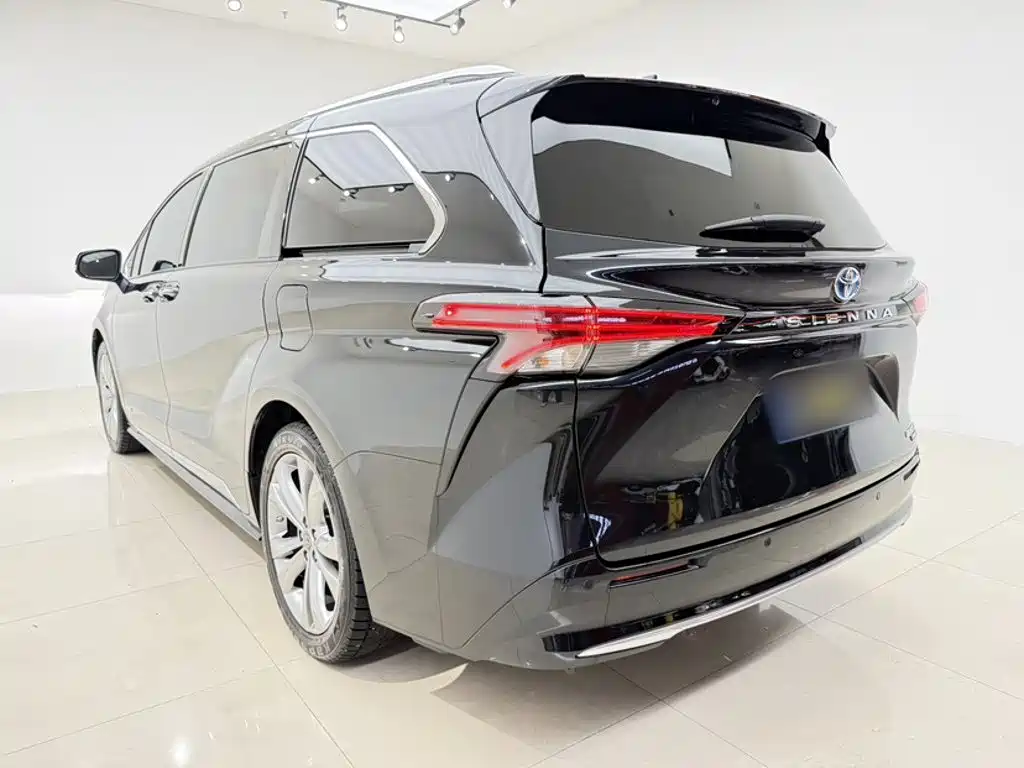 Toyota Sienna 2023 — фото 11