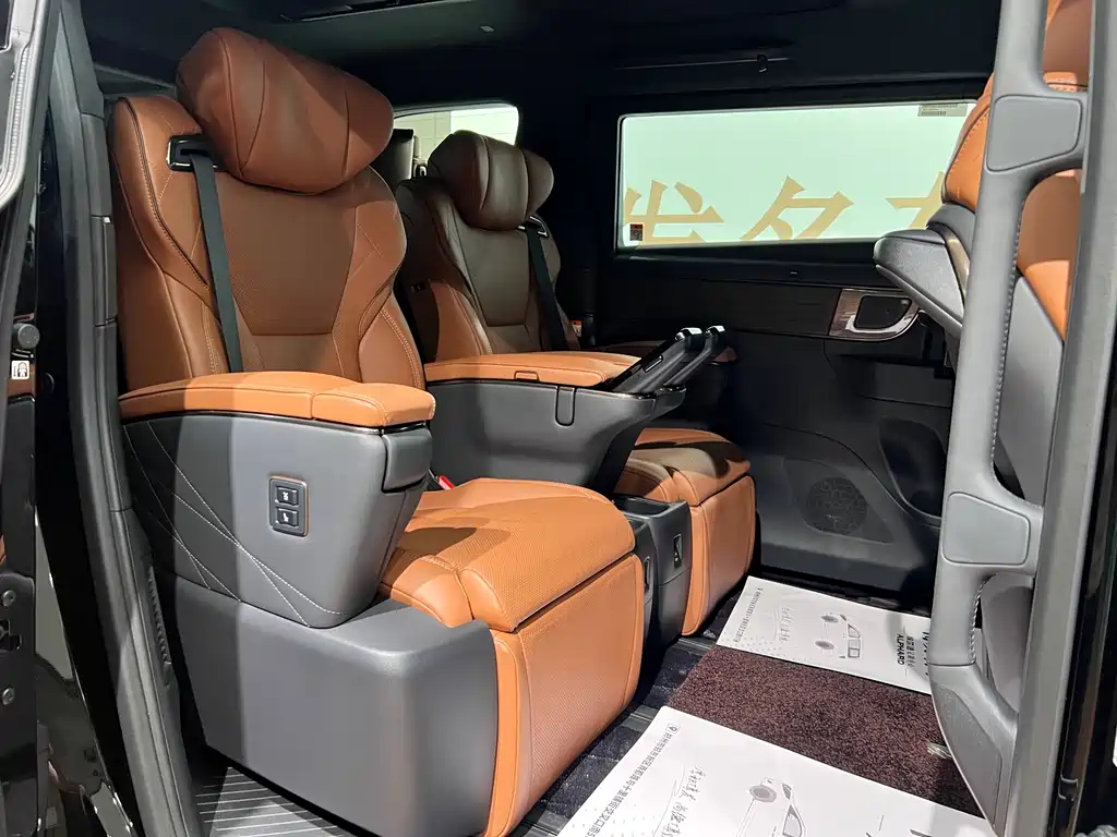 Toyota Alphard 2024 — фото 11