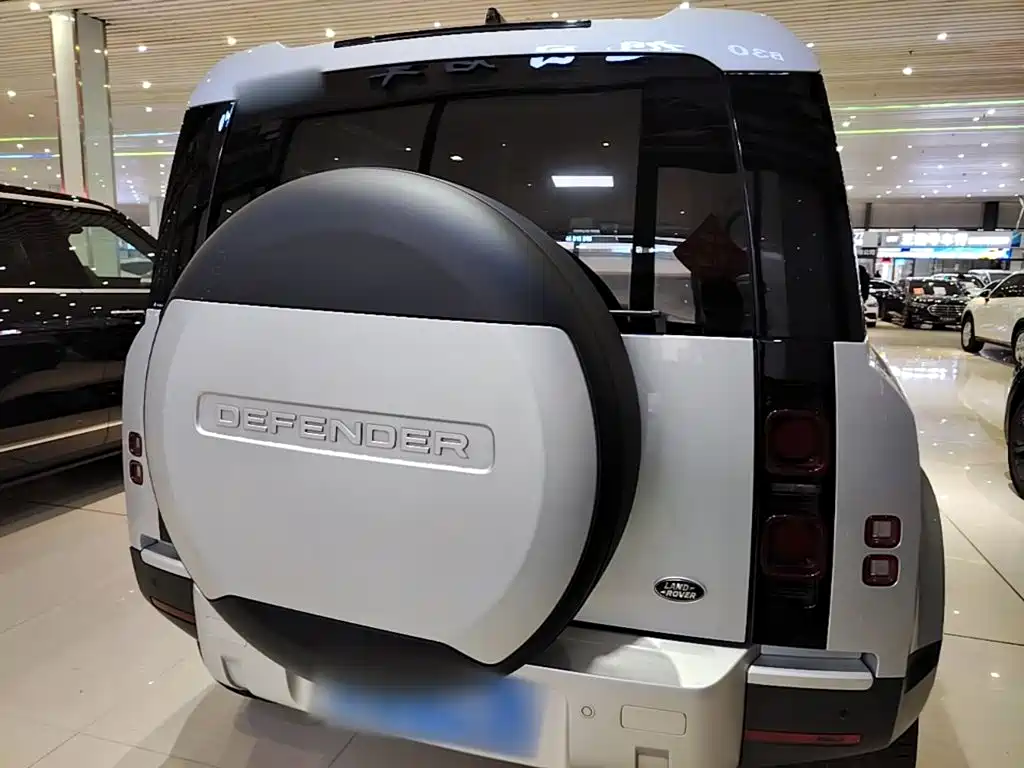 Land Rover Defender 2023