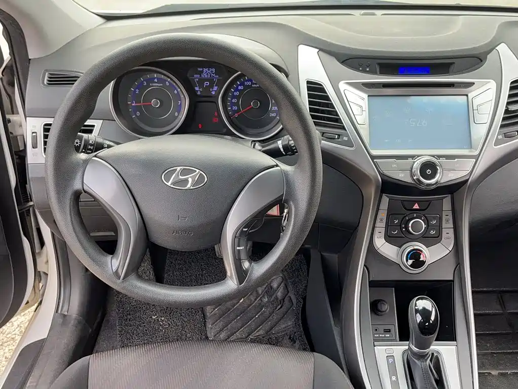Hyundai Elantra Langdong 2015