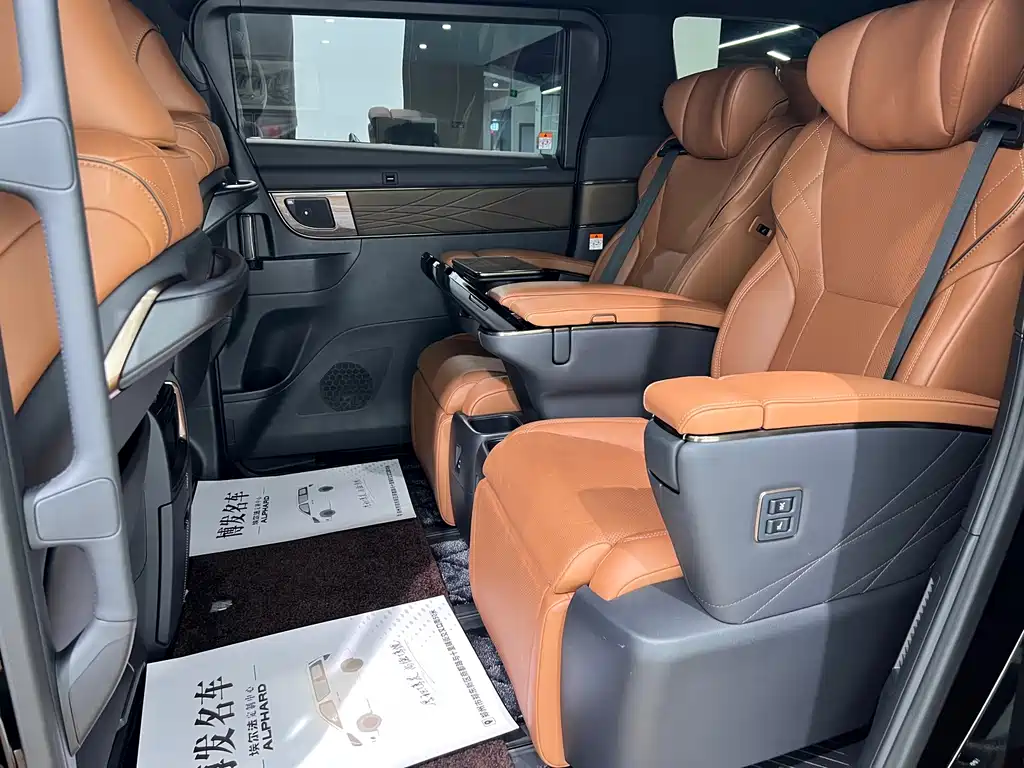 Toyota Alphard 2024 — фото 15