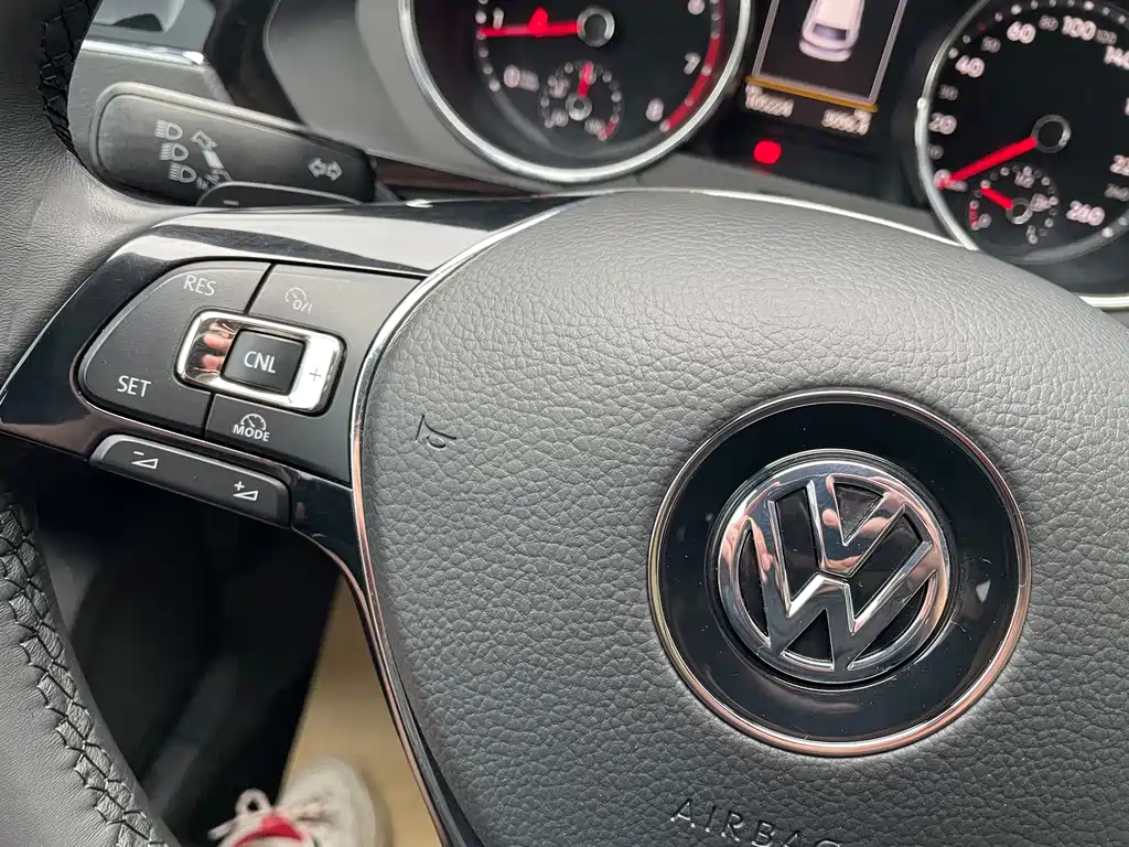 Volkswagen Tiguan L 2018 — фото 12
