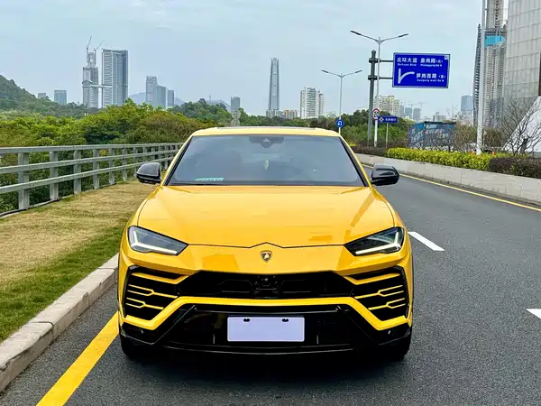 Lamborghini Urus 2021