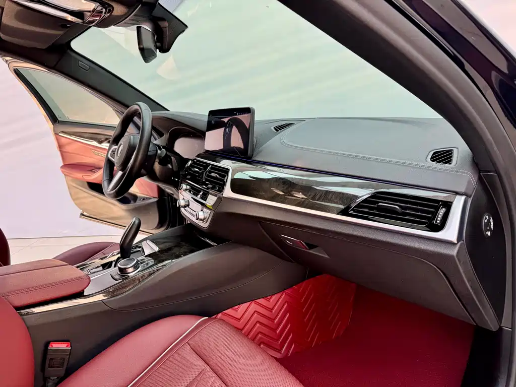 BMW 5 Series 2022 — фото 13