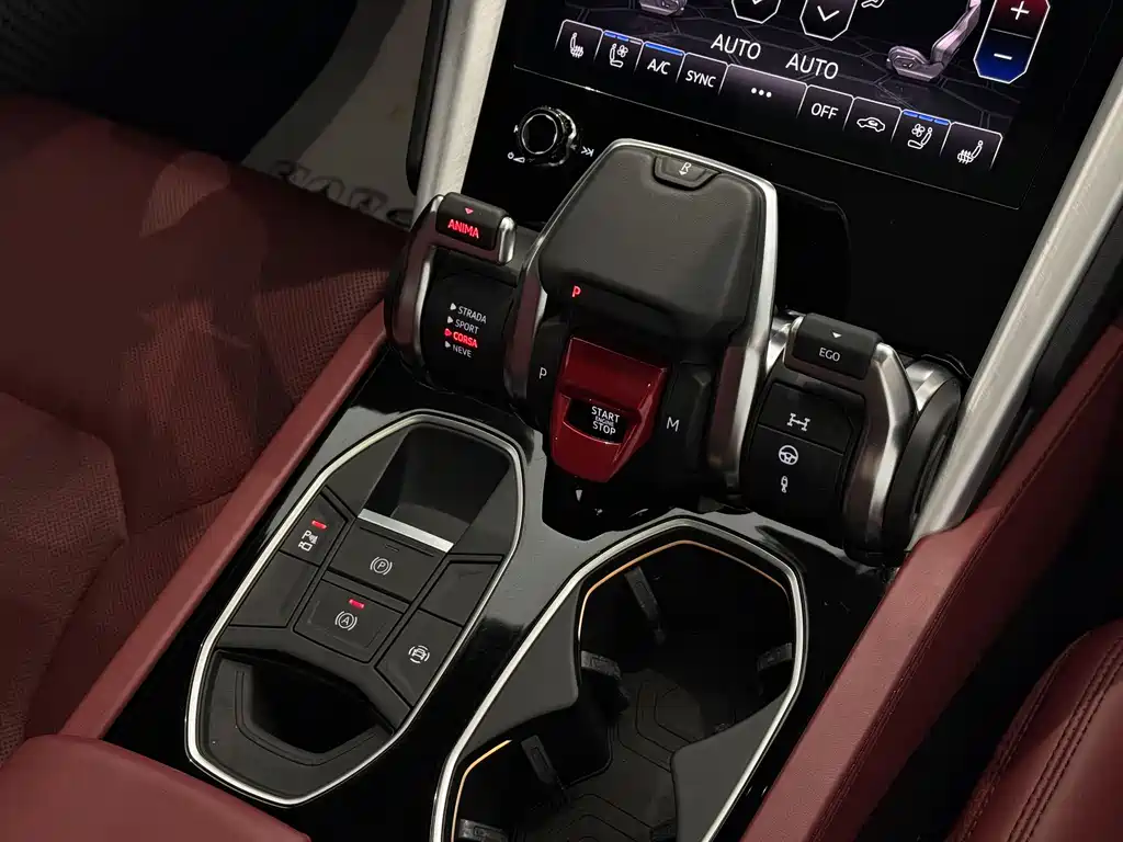 Lamborghini Urus 2018 — фото 23