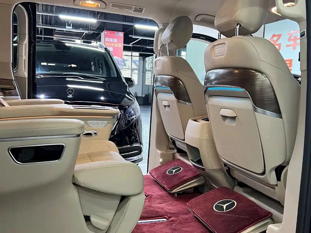 Mercedes-Benz V-Class 2023 — фото 11