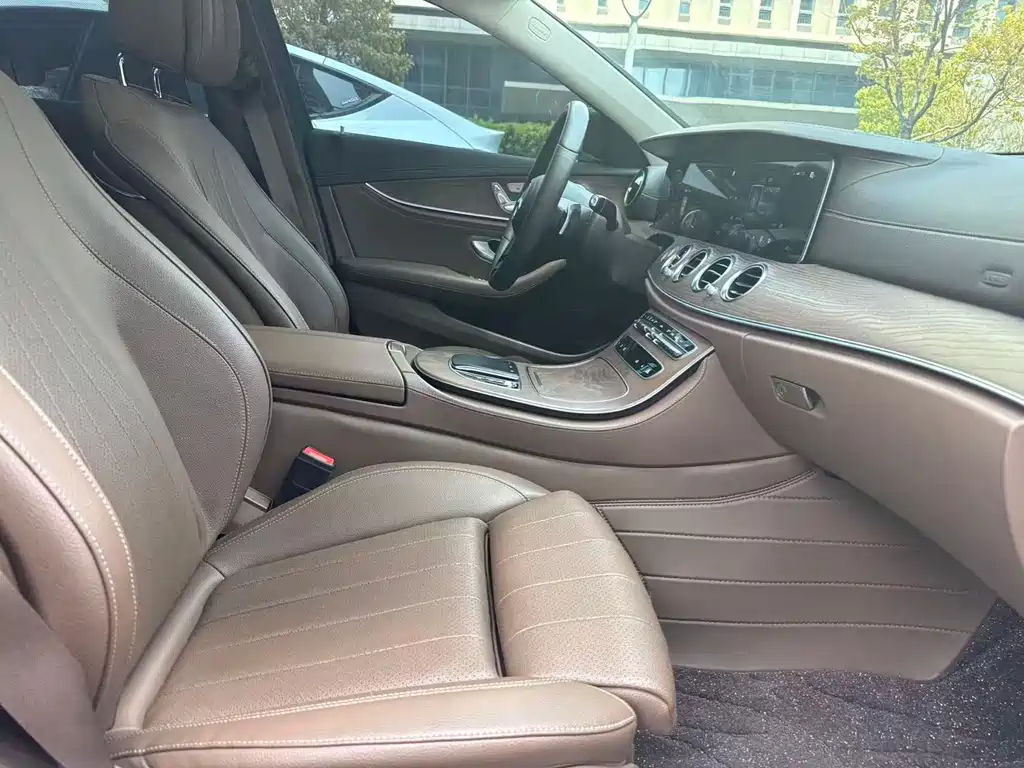 Mercedes-Benz E-Class 2022 — фото 12