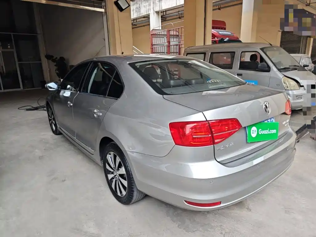 Volkswagen Sagitar 2018