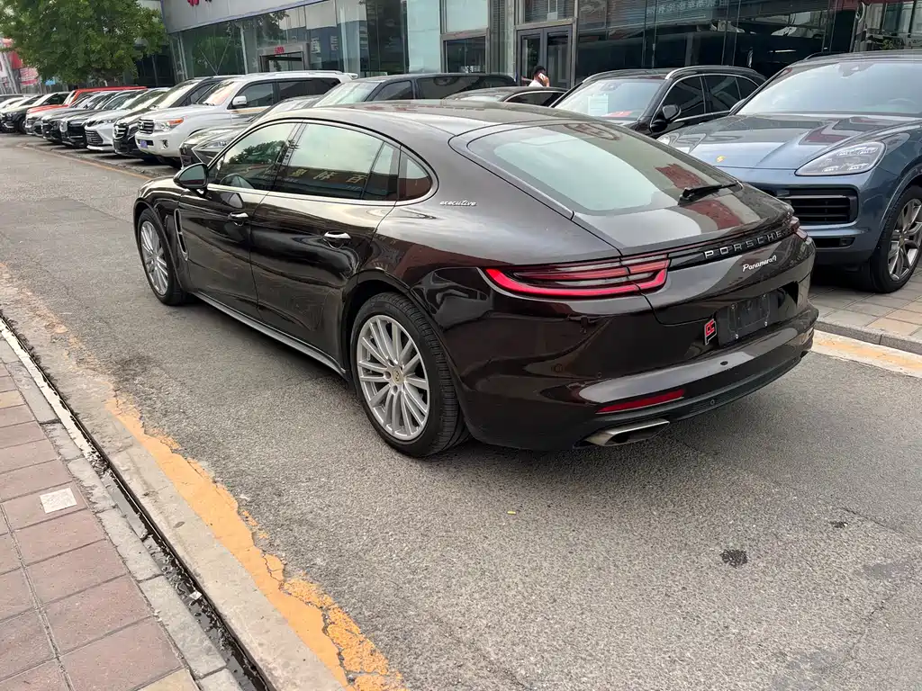 Porsche Panamera 2018 — фото 6
