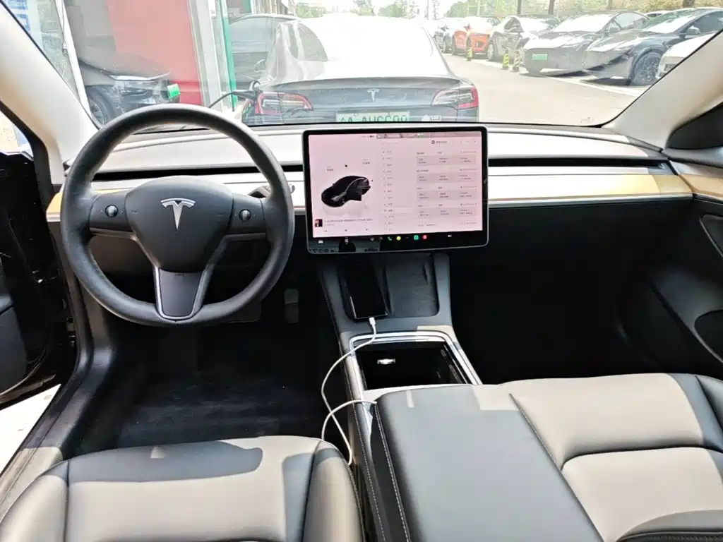 Tesla Model 3 2022 — фото 10