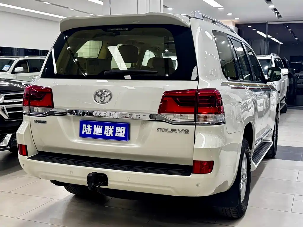 Toyota Land Cruiser 2017 — фото 17