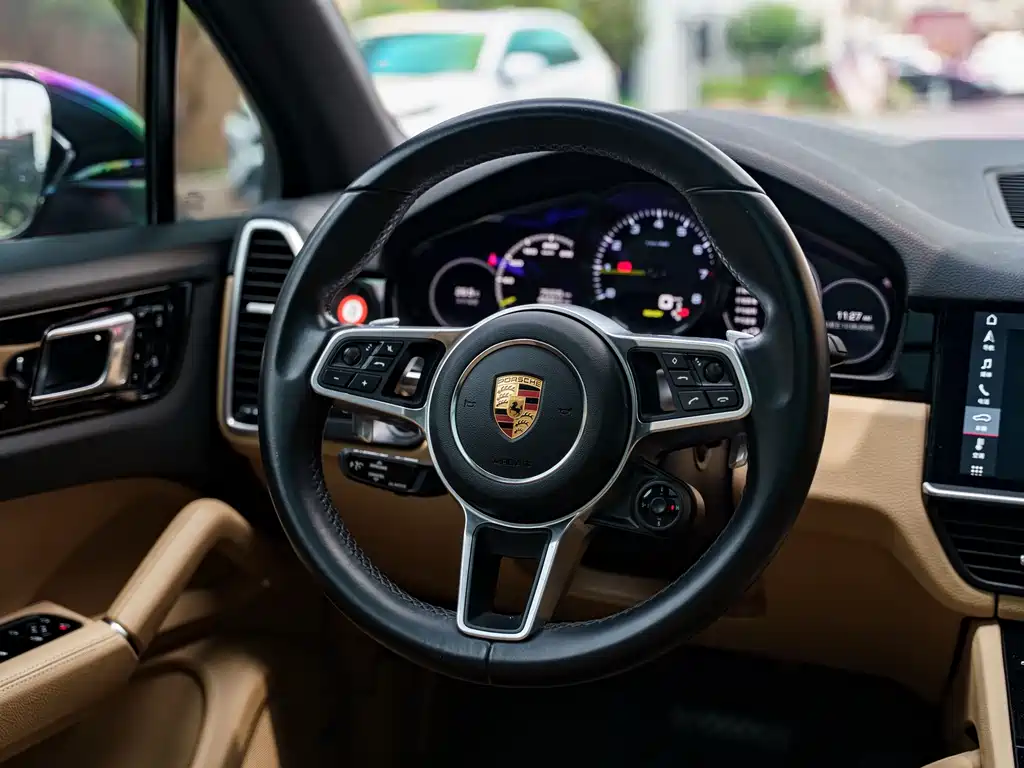 Porsche Cayenne Hybrid 2020 — фото 10