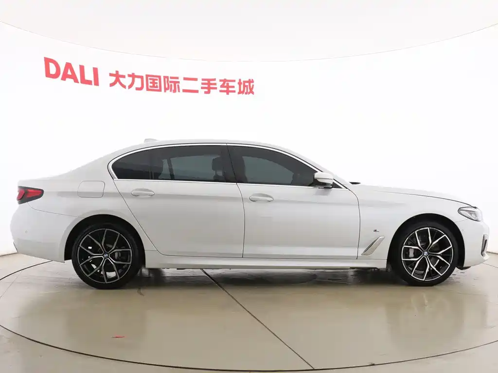 BMW 5 Series 2022 — фото 13