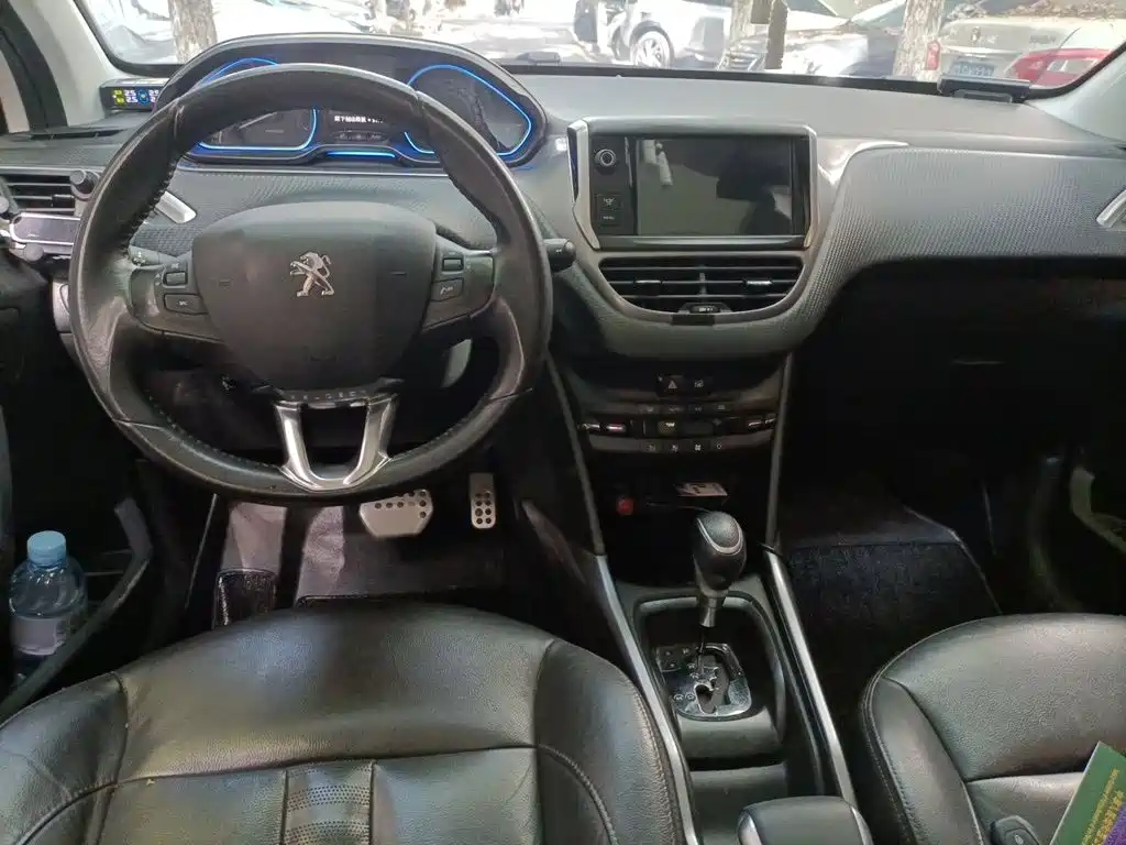 Peugeot 2008 2015 — фото 13