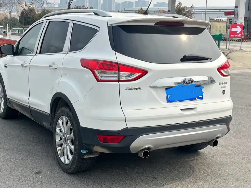 Ford Kuga 2014 — фото 9