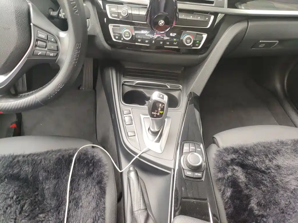BMW 3 Series 2018 — фото 14