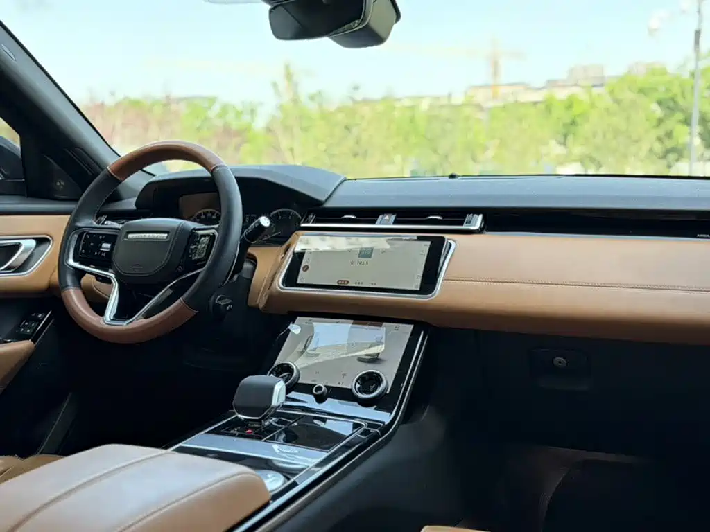 Land Rover Velar 2023 — фото 11