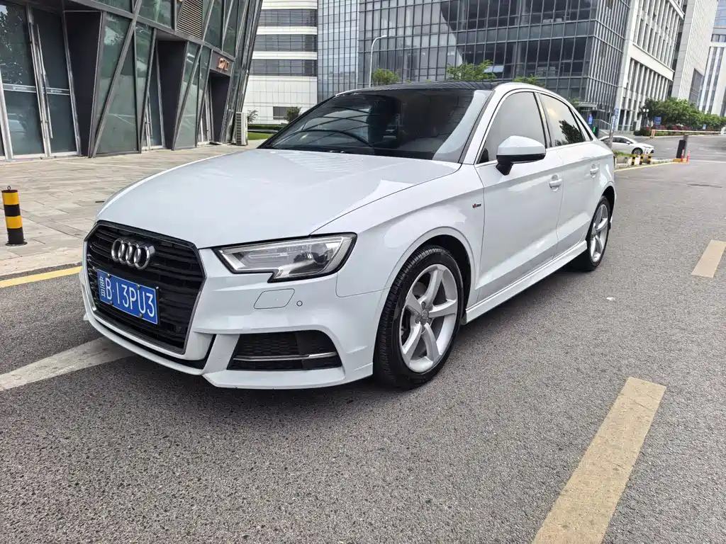 Audi A3 2017 — фото 1