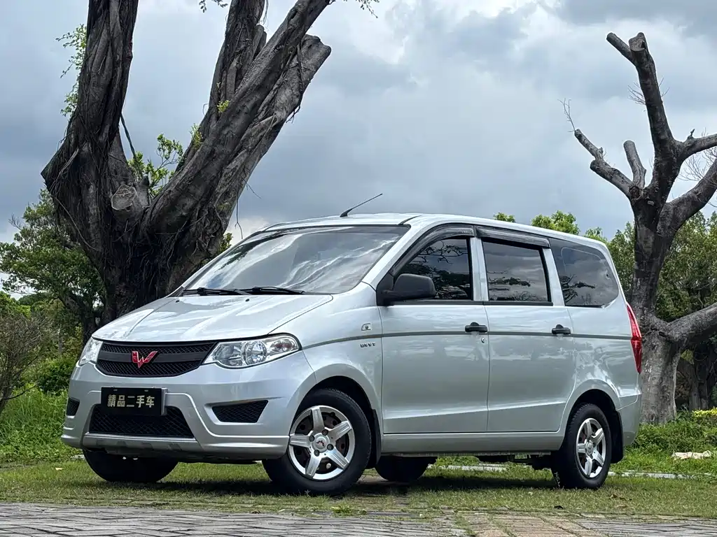 Wuling Hongguang 2017 — фото 1