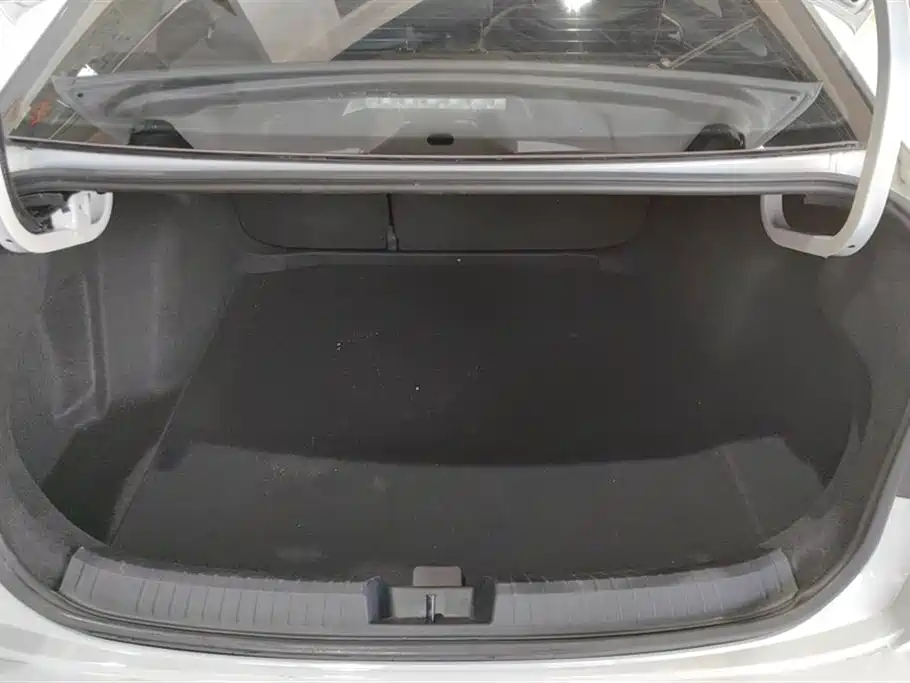 Volkswagen Sagitar 2021